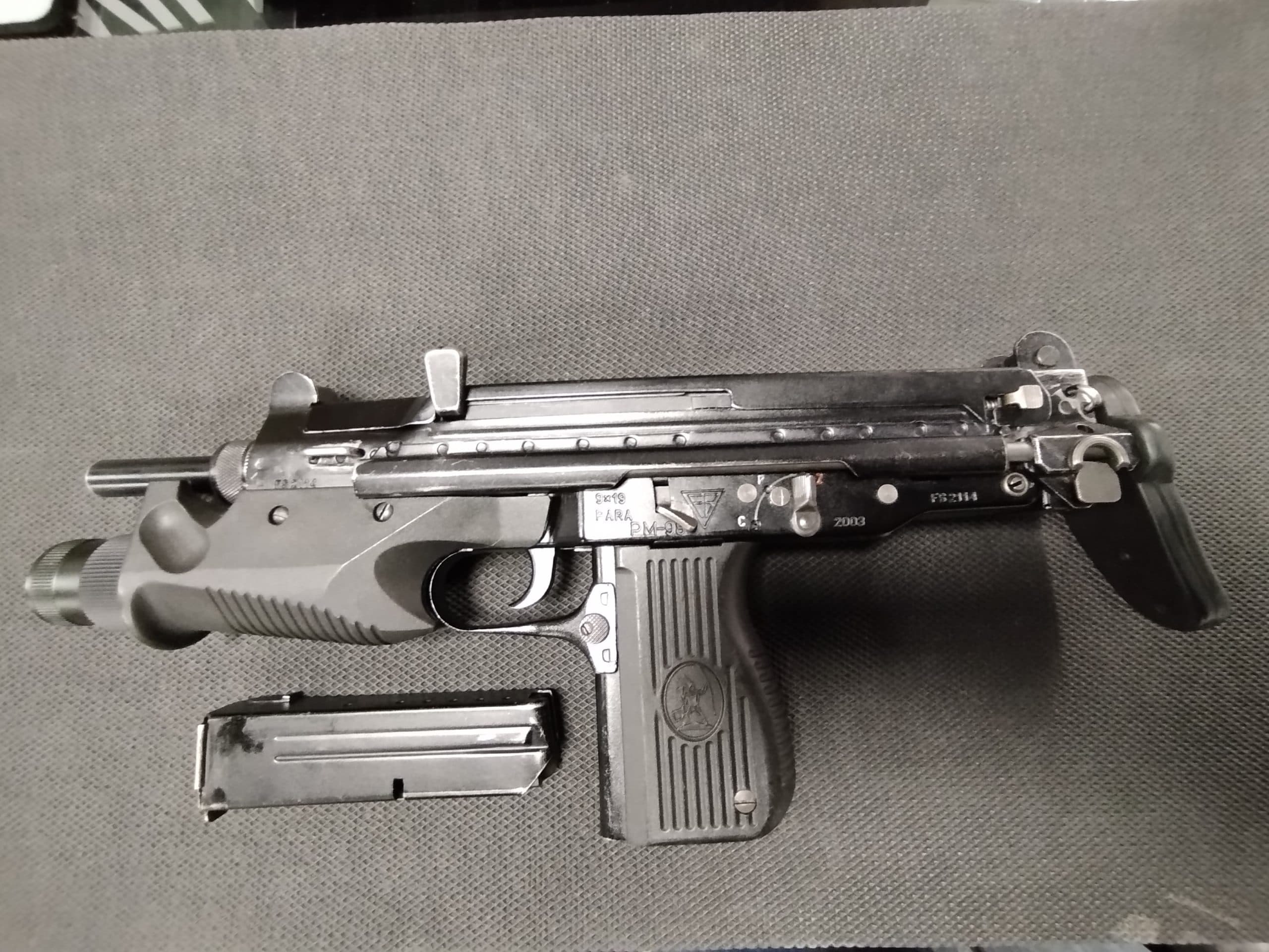 Glauberyt PM 98 9X19 FULL AUTO!!!